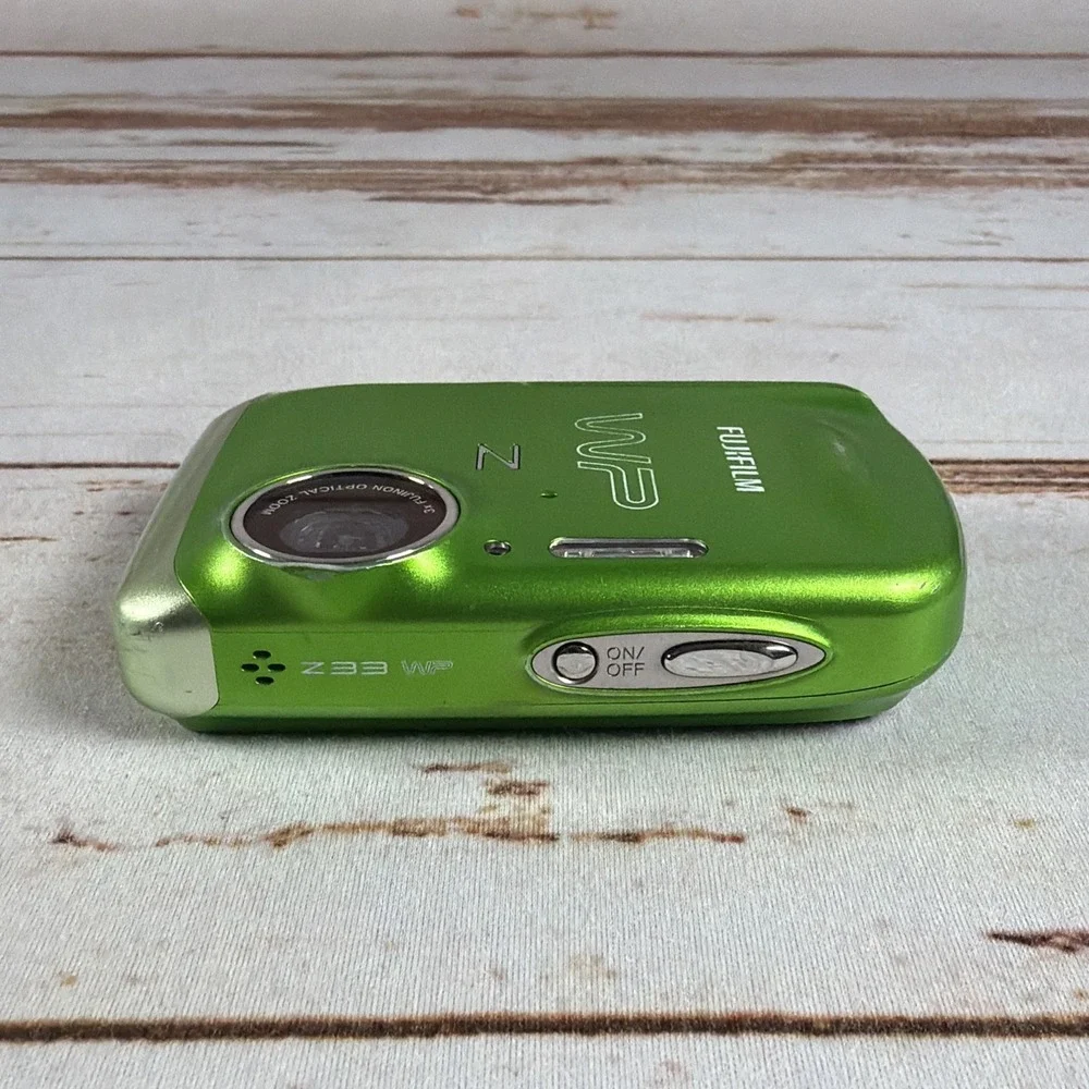 FUJIFILM Finepix Z33WP Blue 10.0MP Waterproof Digital Camera FOR PARTS BROKEN